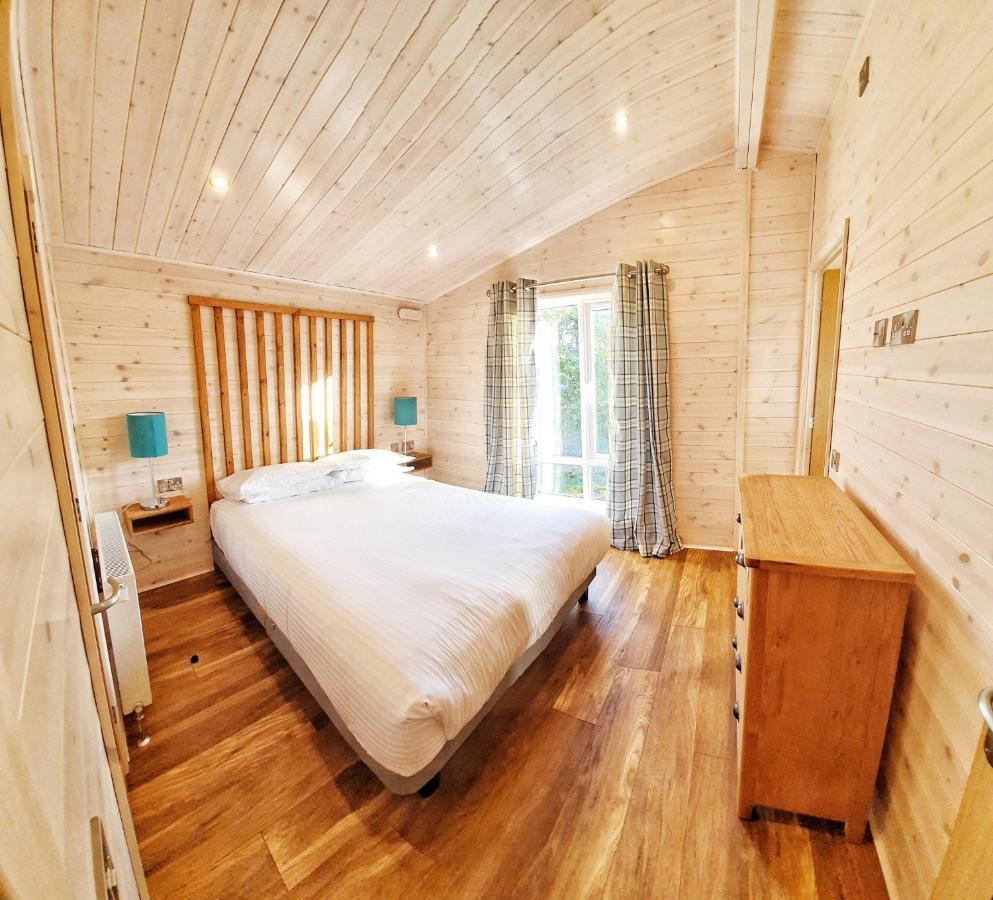 Skyline Lodge Loch Lomond Castle Lodges Balloch Exterior photo